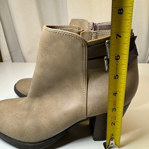 Sugar Ellie Taupe Block Heel Ankle Boots Women’s 9.5M Faux Leather Buckle Zip - Picture 12 of 13